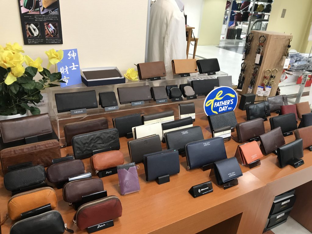 父の日のプレゼントには、毎日使う財布もオススメ。TWINKLE西沢では、革財布が人気です。